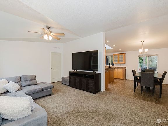 3rd image of 231 E Clonakilty Drive