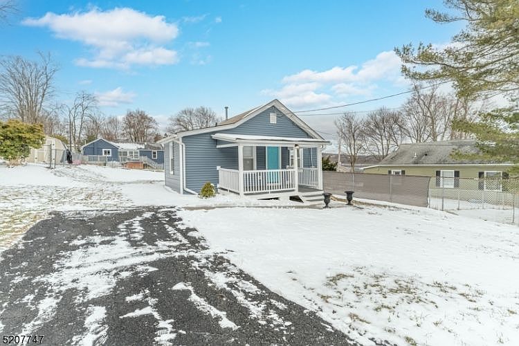 1st image of 18 Outlook Ave