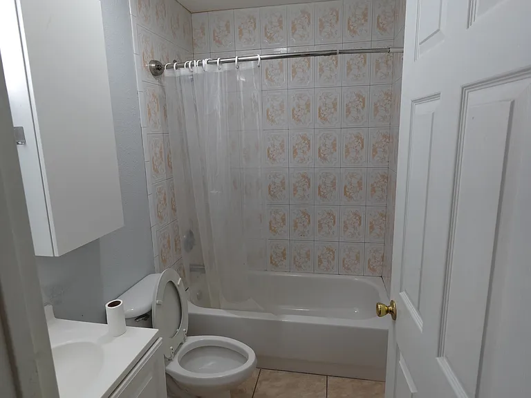 Bathroom 1.