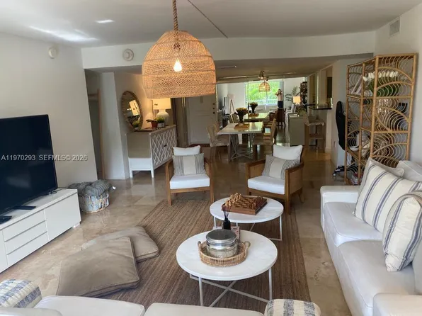 210 Sea View Dr, Key Biscayne, FL