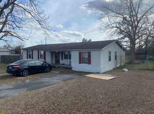 107 N 8th St, Cochran, GA 31014