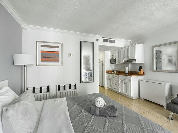 3rd image of 19201 Collins Avenue #1120