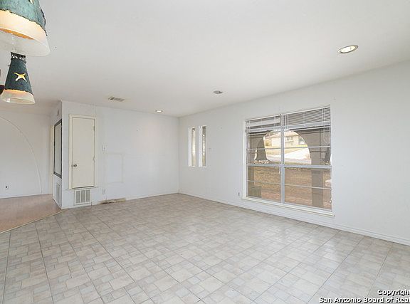 5th image of 3219 Greenacres Dr