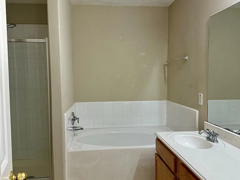 7111 Favian Ct — Photo 5
