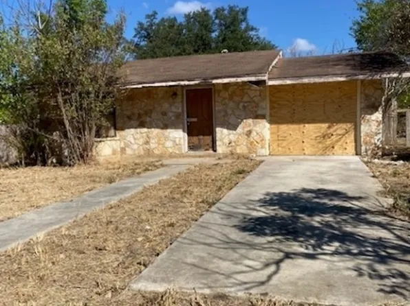 202 E 5th St, Nixon, TX 78140