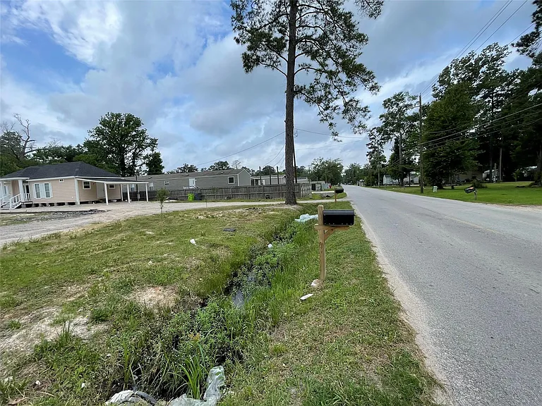 21882 Russell Dr — Photo 6