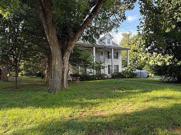3rd image of 508 W Oak St