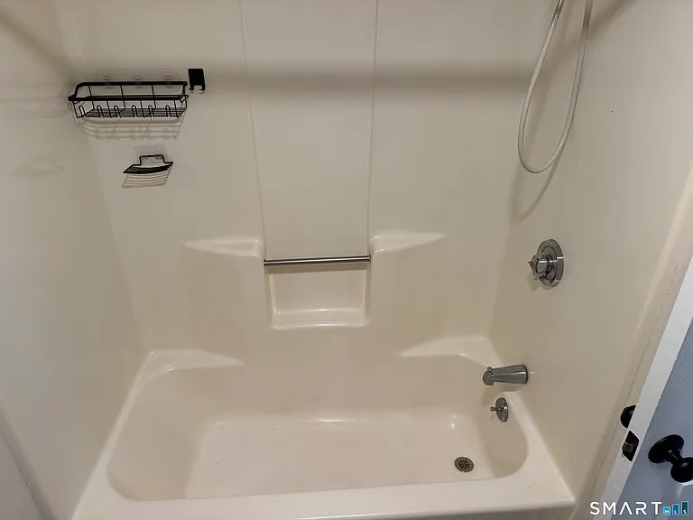 101 Thames St — Photo 7