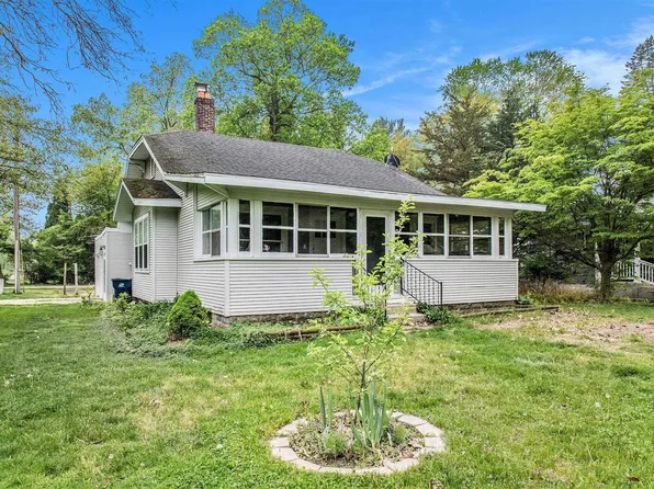 25508 Country Club Dr, South Bend, IN 46619