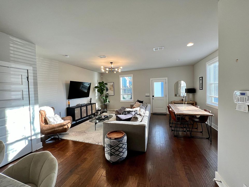 1st image of 739 Cottage Park Dr