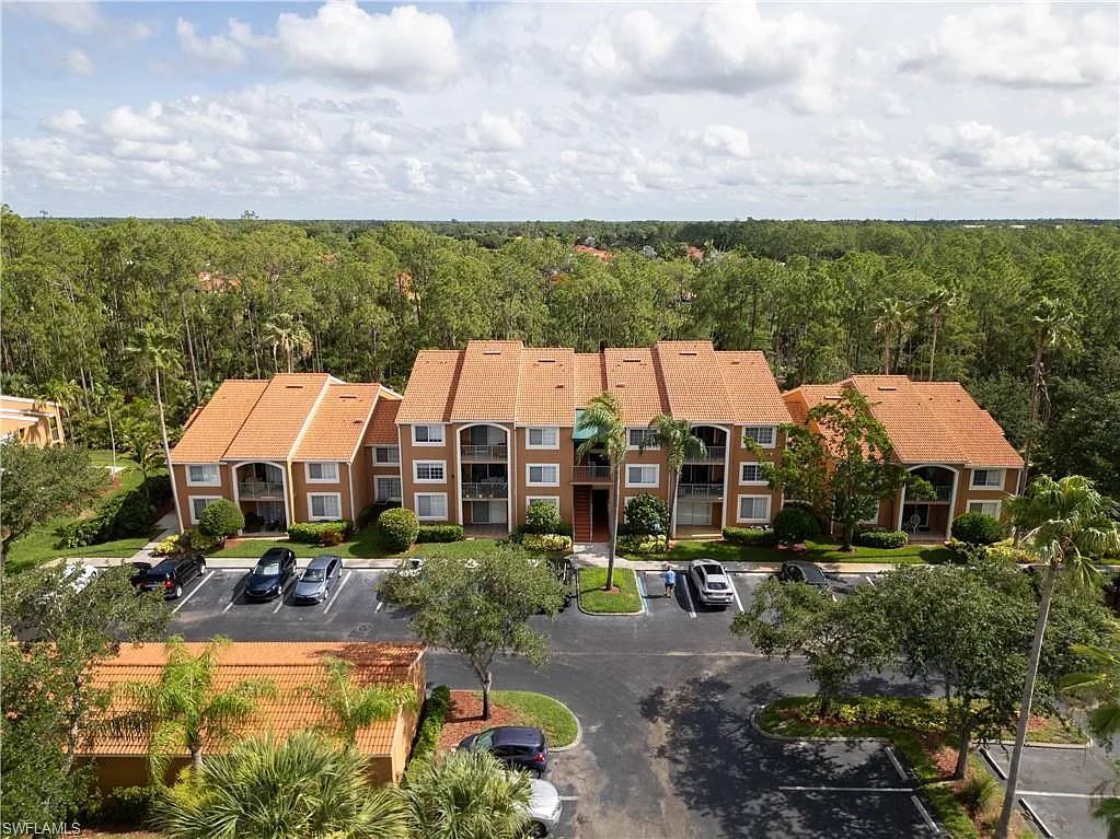 2 bed, 2.0 bath, 1042 sqft, $1,900 — Photo 2