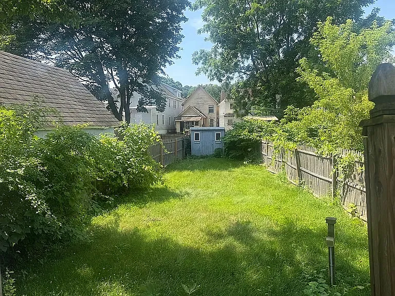 149 W North St — Photo 10