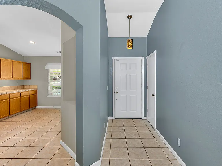 2025 Pinehurst Ct — Photo 2