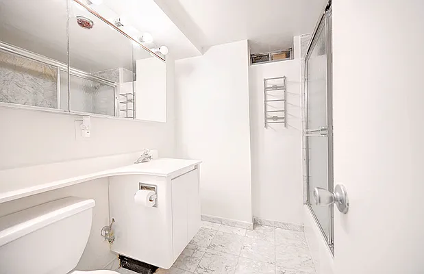 Rented by Urbane Brokerage | media 3