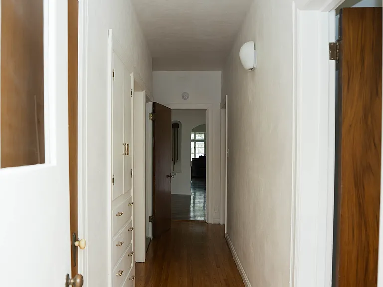 2399 Robinwood Ave — Photo 32