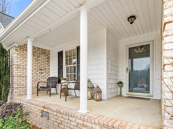 4th image of 2572 Farrell Rd