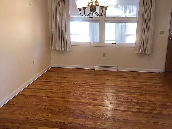 3rd image of 306 Sherbrooke Rd