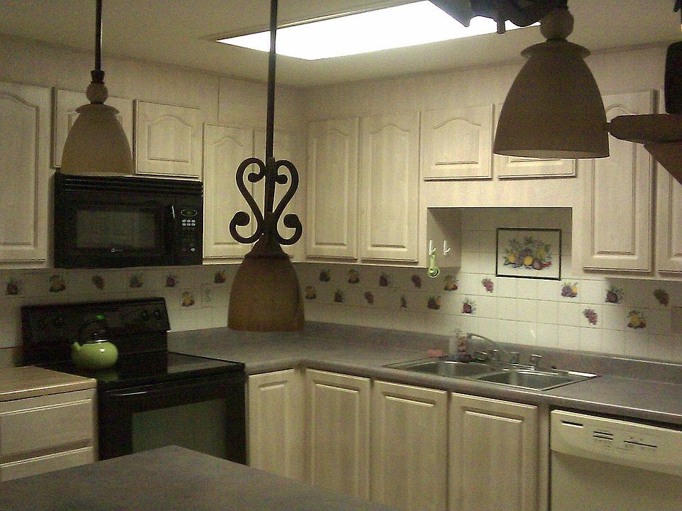 2nd image of 1634 W Pershing Ave
