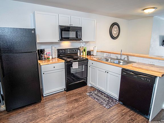 3rd image of 221 E Craig Pl