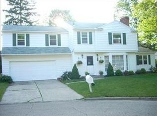 74 Pembroke Rd, Akron, OH 44333