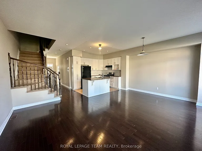 940 Cobble Hill Dr — Photo 3