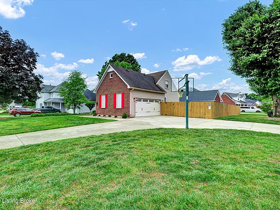 5th image of 411 Circle Valley Dr