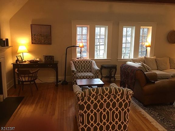 5th image of 1 Laurel Pl