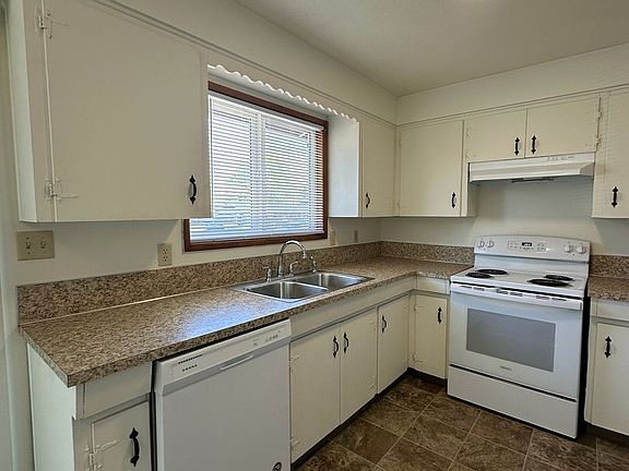 5th image of 4017 Iberis St NE #0