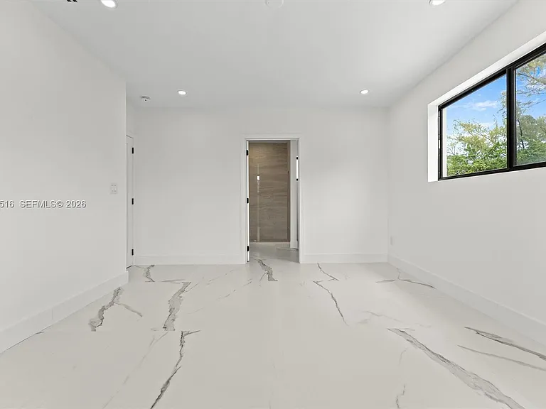 19731 NE 24th Ave — Photo 27