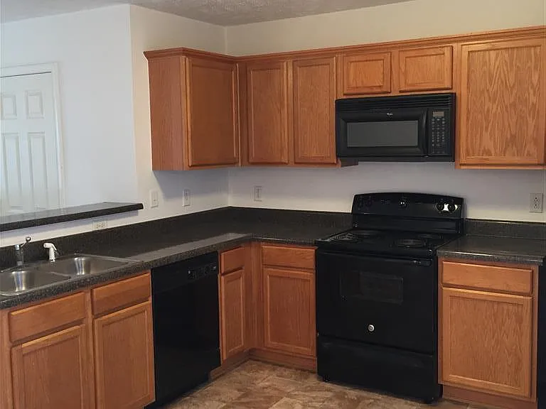 327 Stewarts Landing Cir — Photo 2
