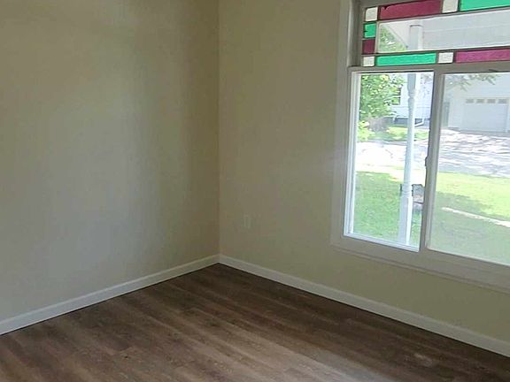 Front bedroom - all bedrooms have fans