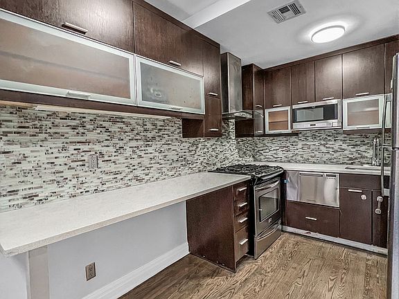 5th image of 212 Bennett Ave APT 1A