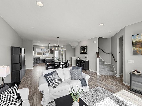 5th image of 665 Satori Way