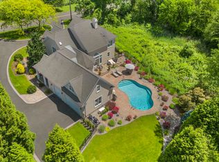 126 N Hill Rd, North Haven, CT 06473