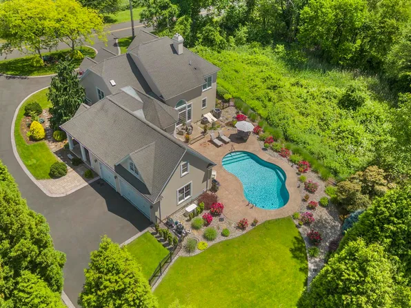 126 North Hill Road, North Haven, CT 06473