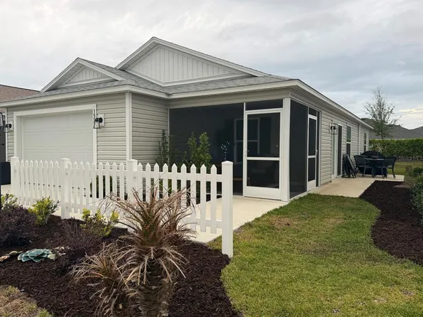 1557 Ferry Pl, Okahumpka, FL 34762