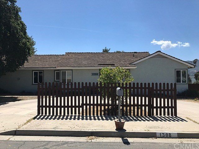 1st image of 1308 W Heald Ave