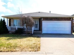 3 College Park Dr, Welland, ON L3C 6Z6