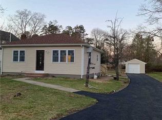 53 Babylon St, Islip Terrace, NY 11752