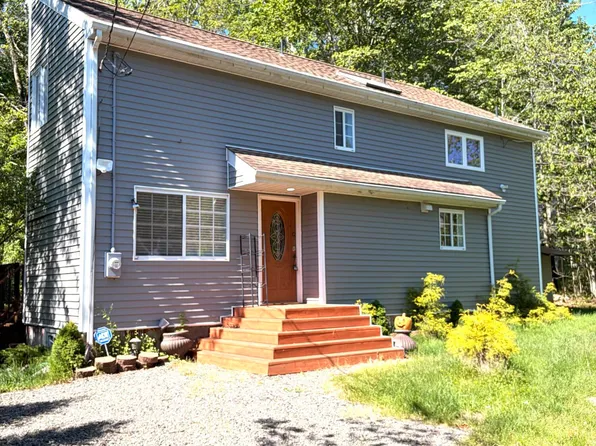 1525 Black Birch Way, Tobyhanna, PA 18466