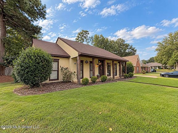 5th image of 108 Honeysuckle Ln