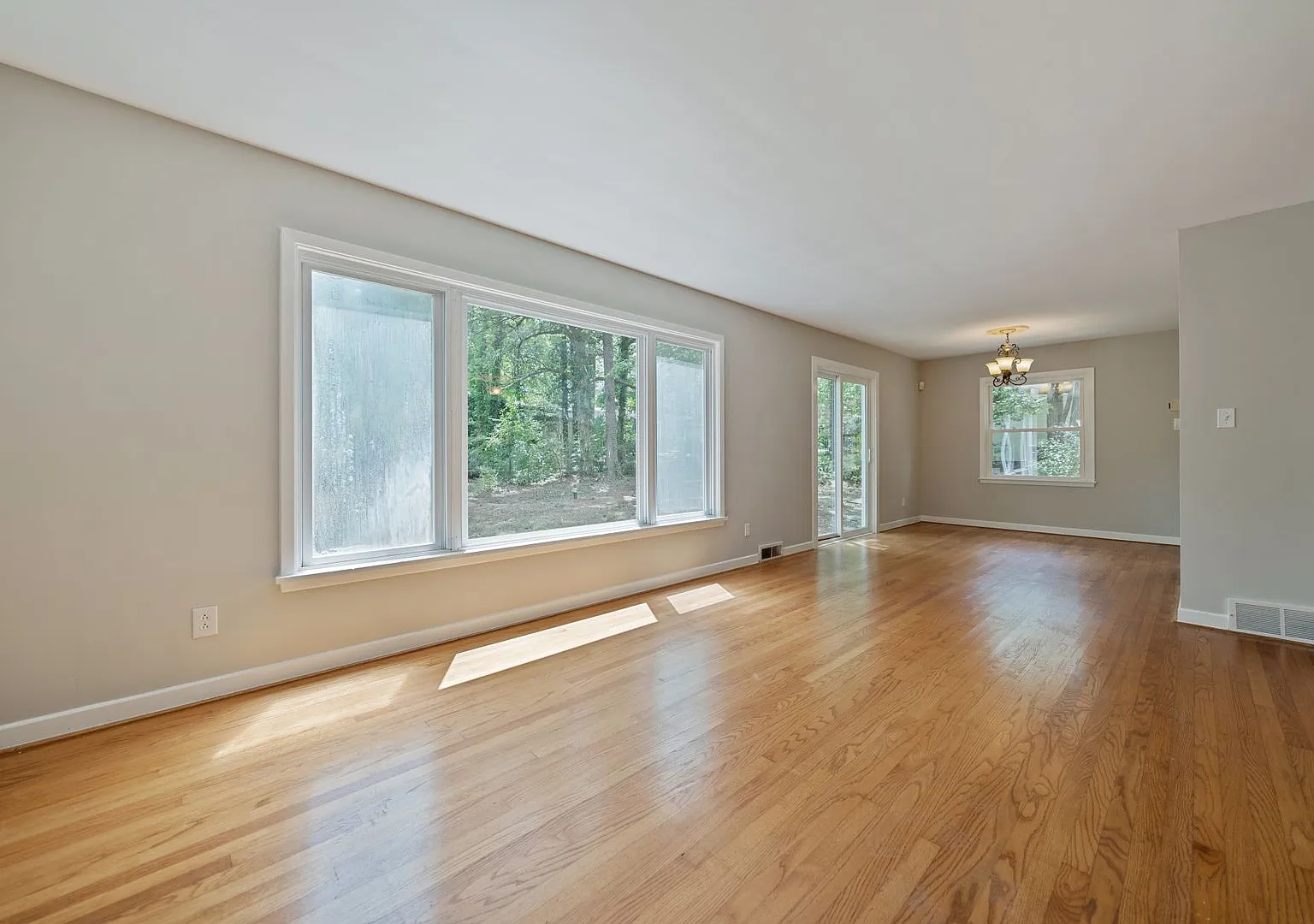 Spacious 4 Bedroom & 3.5 Bath Home in Duke Forest! — Photo 4