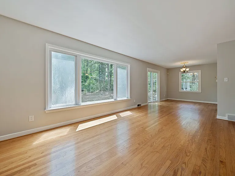 2737 Dogwood Rd — Photo 4