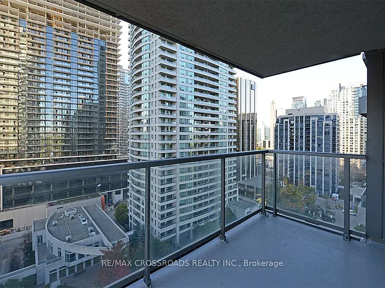 35 Hollywood Ave #1709 — Photo 3