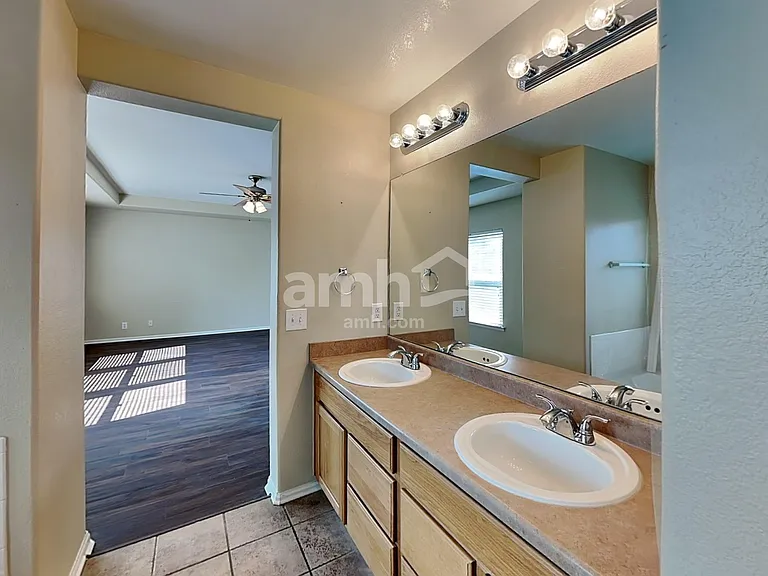 13725 Kearney St — Photo 24