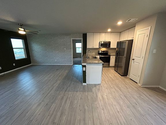 4th image of 5626 Elm Valley Dr