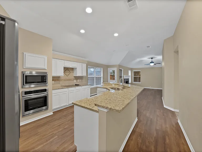 5708 McKinley Ln — Photo 9