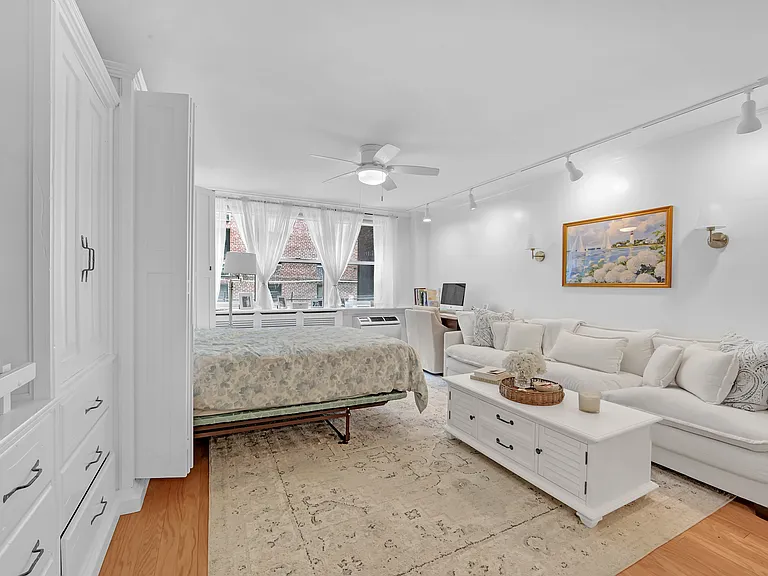 315 E 70th St #2C — Photo 1