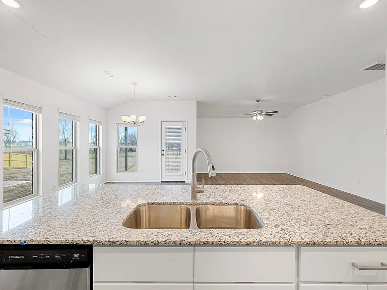 1105 SW 3rd Ave — Photo 32