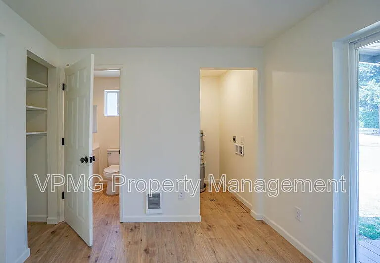 10412 NE 71st St — Photo 13